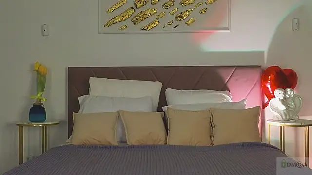 Nicole Broown  online show from 03-13-26, 09:42