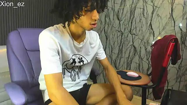 Snapshot of xion_ez chatting on 05-20-26, 08:28 xion ez online show from 05-20-26, 08:28