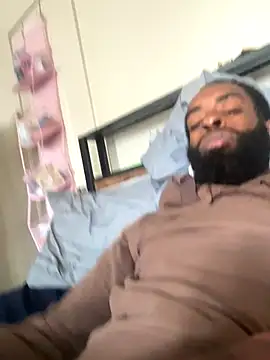 Snapshot of vaultclub chatting on 10-20-25, 01:22 vaultclub online show from 10-20-25, 01:22