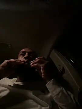 Snapshot of vaultclub chatting on 10-18-25, 09:55 vaultclub online show from 10-18-25, 09:55