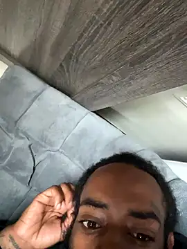 Snapshot of vaultclub chatting on 10-08-25, 01:01 vaultclub online show from 10-08-25, 01:01