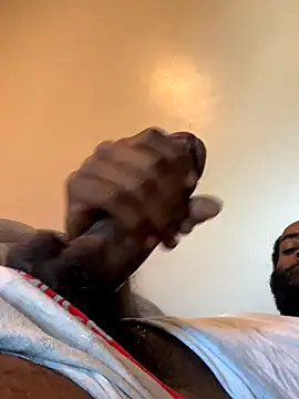 Snapshot of vaultclub chatting on 10-06-25, 01:23 vaultclub online show from 10-06-25, 01:23