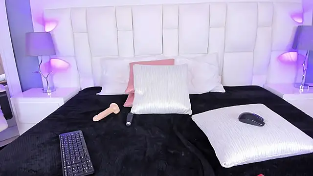 Snapshot of LilianGomez_ chatting on 10-11-25, 03:35 LilianGomez  online show from 10-11-25, 03:35