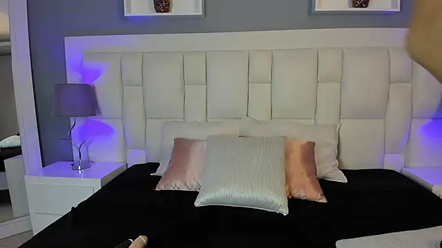 Snapshot of LilianGomez_ chatting on 10-11-25, 03:29 LilianGomez  online show from 10-11-25, 03:29