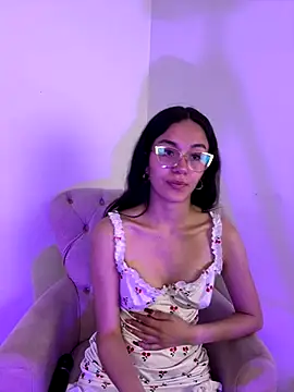Snapshot of Liaa_sr chatting on 10-24-25, 06:18 Liaa sr online show from 10-24-25, 06:18