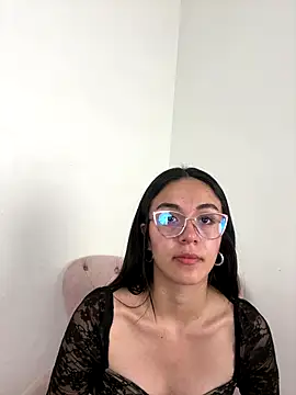 Snapshot of Liaa_sr chatting on 10-18-25, 06:43 Liaa sr online show from 10-18-25, 06:43