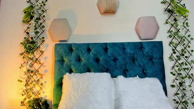 Snapshot of violett__rousee chatting on 10-21-25, 02:05 violett rousee online show from 10-21-25, 02:05