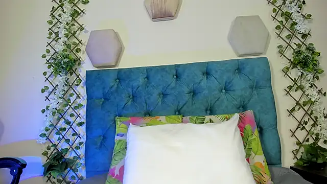 Snapshot of violett__rousee chatting on 10-06-25, 02:40 violett rousee online show from 10-06-25, 02:40