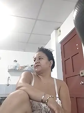 MEYBELLATINA online show from 02-13-26, 08:53