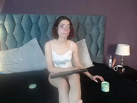 Snapshot of sophie_blaake chatting on 10-16-25, 03:15 sophie blaake online show from 10-16-25, 03:15