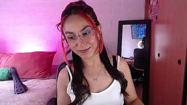 Snapshot of Amy66 chatting on 05-21-26, 04:26 Amy66 online show from 05-21-26, 04:26