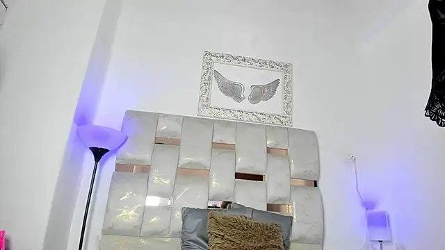 Nyra 18 online show from 11-26-25, 03:39