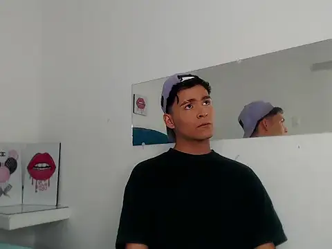 Aaron Foxxx online show from 11-16-25, 05:28