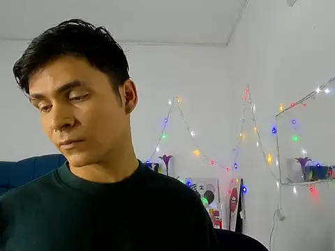 Aaron Foxxx online show from 11-30-25, 07:14