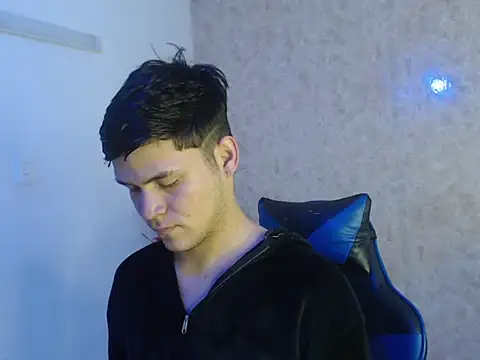 Aaron Foxxx online show from 10-22-25, 01:21