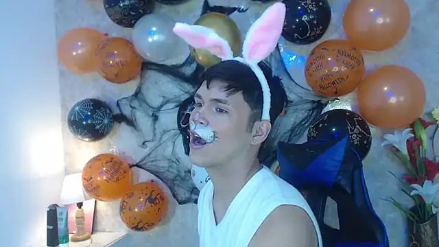 Aaron Foxxx online show from 10-25-25, 01:45