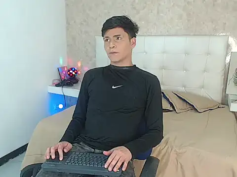 Aaron Foxxx online show from 12-15-25, 09:53