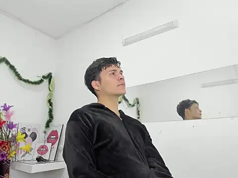 Aaron Foxxx online show from 12-22-25, 12:27