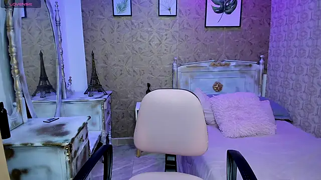 Snapshot of Megane_whitte chatting on 10-05-25, 04:03 Megane whitte online show from 10-05-25, 04:03