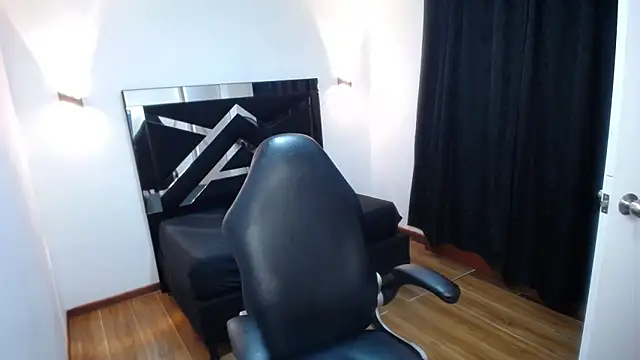 MarianaRojas  online show from 01-07-26, 04:39