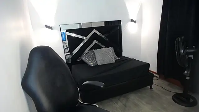 MarianaRojas  online show from 03-31-26, 05:20