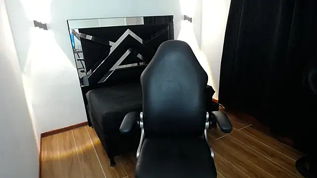 MarianaRojas  online show from 11-11-25, 03:23