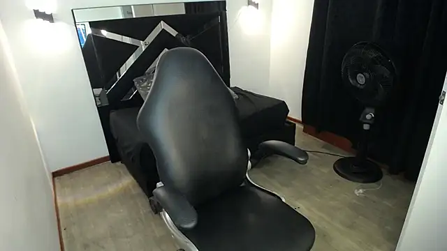 MarianaRojas  online show from 05-15-26, 06:00