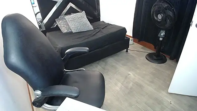 MarianaRojas  online show from 05-19-26, 07:26