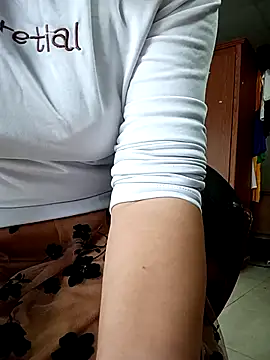 TiffinyLaz online show from 11-04-25, 02:48