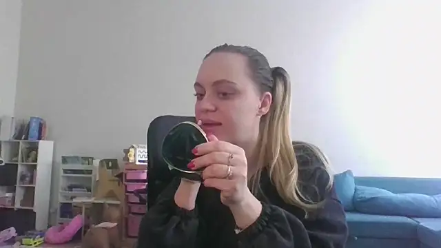 Snapshot of Cynoraye chatting on 02-12-26, 10:26 Cynoraye online show from 02-12-26, 10:26