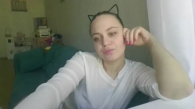 Snapshot of Cynoraye chatting on 02-05-26, 10:00 Cynoraye online show from 02-05-26, 10:00