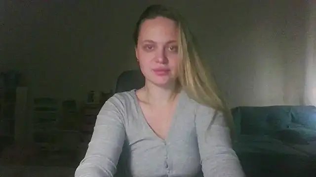 Snapshot of Cynoraye chatting on 02-17-26, 10:40 Cynoraye online show from 02-17-26, 10:40