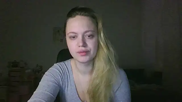 Snapshot of Cynoraye chatting on 03-04-26, 02:19 Cynoraye online show from 03-04-26, 02:19