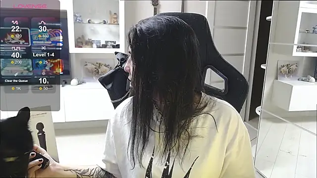 Irwi Tomboy online show from 10-23-25, 05:00