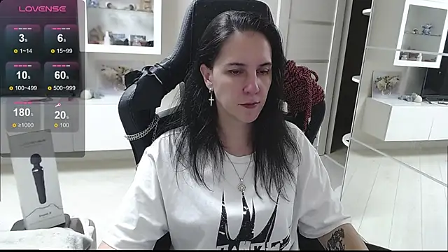 Irwi Tomboy online show from 09-26-25, 05:09