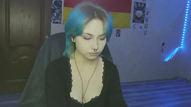 Snapshot of LeisaHopperstad chatting on 02-26-26, 02:39 LeisaHopperstad online show from 02-26-26, 02:39