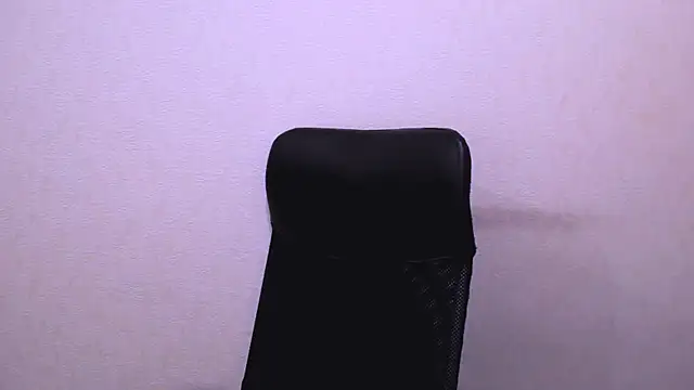 Snapshot of Dream_Caster_ chatting on 10-22-25, 01:43 Dream Caster online show from 10-22-25, 01:43