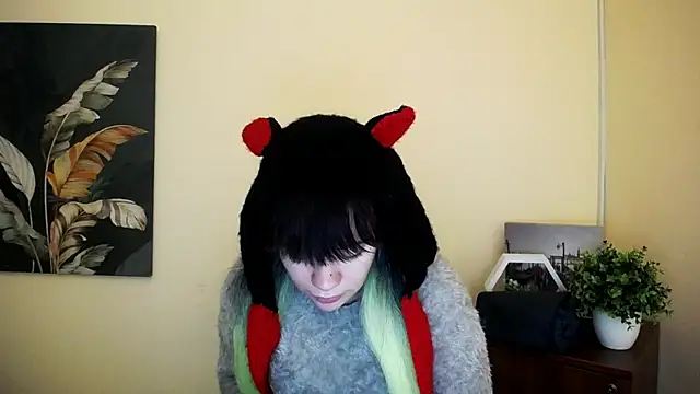 Snapshot of Dream_Caster_ chatting on 10-14-25, 08:15 Dream Caster online show from 10-14-25, 08:15