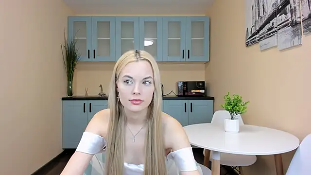 Snapshot of CallMeMargo chatting on 10-08-25, 11:12 CallMeMargo online show from 10-08-25, 11:12