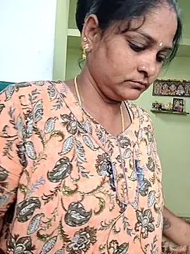 navyasree143 online show from 11-21-25, 03:27