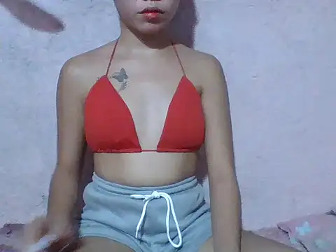 Snapshot of SweetPussie18x chatting on 06-15-26, 01:33 SweetPussie18x online show from 06-15-26, 01:33