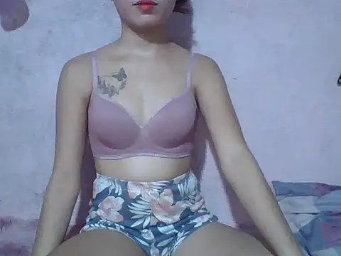 Snapshot of SweetPussie18x chatting on 07-07-26, 06:47 SweetPussie18x online show from 07-07-26, 06:47