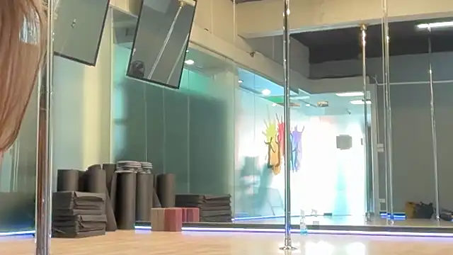 Snapshot of Roriann chatting on 02-25-26, 10:26 Roriann online show from 02-25-26, 10:26