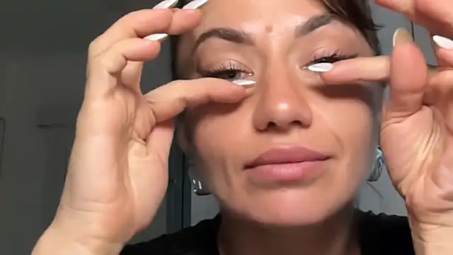 Snapshot of Roriann chatting on 02-18-26, 10:55 Roriann online show from 02-18-26, 10:55