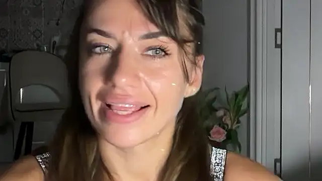 Snapshot of Roriann chatting on 02-14-26, 06:30 Roriann online show from 02-14-26, 06:30