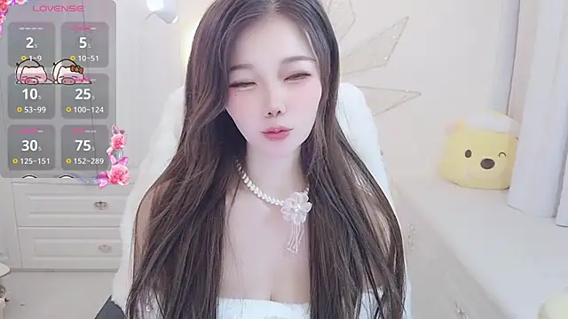 Snapshot of Coco-Di chatting on 10-18-25, 12:23 Coco-Di online show from 10-18-25, 12:23