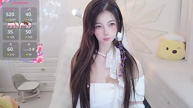 Snapshot of Coco-Di chatting on 10-13-25, 01:18 Coco-Di online show from 10-13-25, 01:18