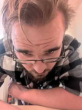 Snapshot of bear8t chatting on 11-03-25, 04:32 bear8t online show from 11-03-25, 04:32