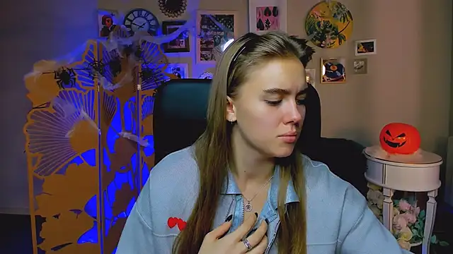 JuneWoods online show from 10-27-25, 06:36