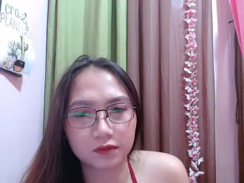 Snapshot of pinayscarlet chatting on 10-16-25, 02:03 pinayscarlet online show from 10-16-25, 02:03